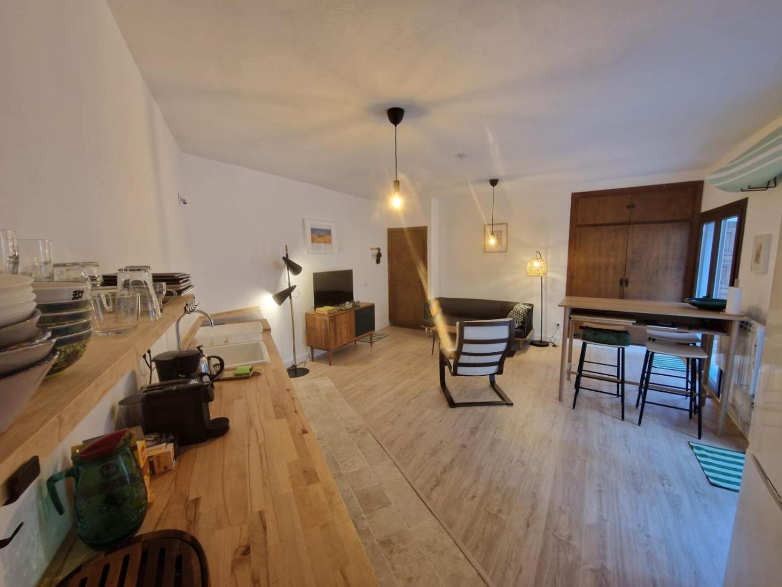 Individual Tranquila Con Bano Privado En Piso Compartido * Málaga